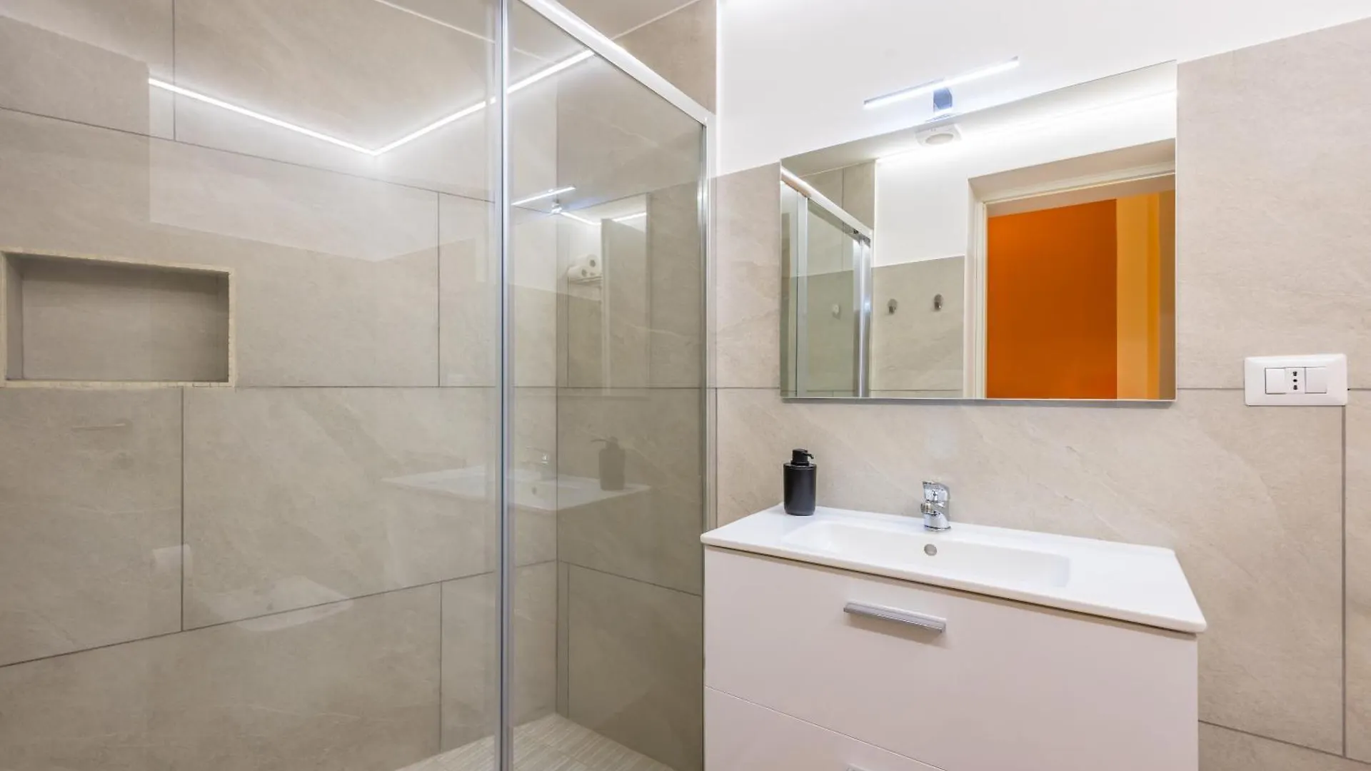 Lioy 25 By Napoliapartments 0*, Неаполь