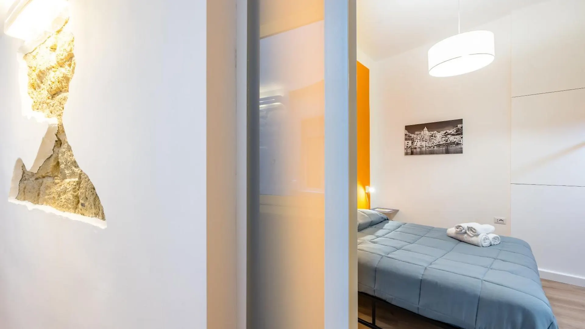 Lioy 25 By Napoliapartments 0*, Неаполь